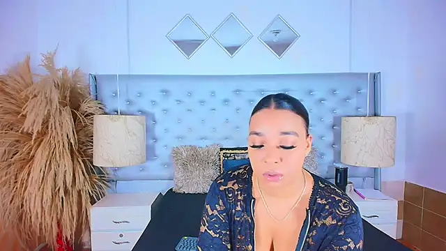 Snapshot of EileenBenzon chatting on October 29, 2025, 4:55 am EileenBenzon online show from October 29, 2025, 4:55 am