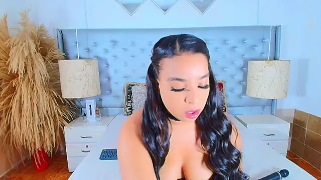 Snapshot of EileenBenzon chatting on October 11, 2025, 3:07 am EileenBenzon online show from October 11, 2025, 3:07 am