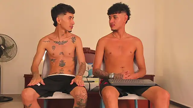 Snapshot of Ian_and_Noah chatting on September 8, 2025, 11:59 pm Ian and Noah online show from September 8, 2025, 11:59 pm