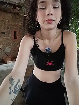 sweet outdoor charm online show from July 19, 2026, 3:53 pm