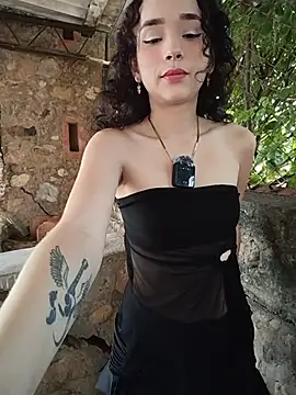 sweet outdoor charm online show from June 26, 2026, 3:40 pm