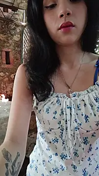 sweet outdoor charm online show from April 23, 2026, 3:24 pm