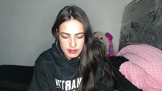 Snapshot of skinny_sweet2411 chatting on January 17, 2026, 4:38 am skinny sweet2411 online show from January 17, 2026, 4:38 am