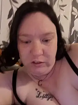 Snapshot of CurvyMilf1992 chatting on October 20, 2025, 10:54 pm CurvyMilf1992 online show from October 20, 2025, 10:54 pm