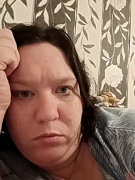 Snapshot of CurvyMilf1992 chatting on October 22, 2025, 10:30 pm CurvyMilf1992 online show from October 22, 2025, 10:30 pm