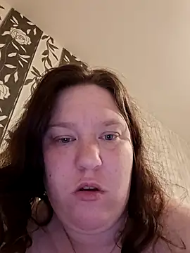 Snapshot of CurvyMilf1992 chatting on October 11, 2025, 12:00 am CurvyMilf1992 online show from October 11, 2025, 12:00 am