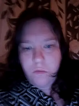 Snapshot of CurvyMilf1992 chatting on October 17, 2025, 6:53 pm CurvyMilf1992 online show from October 17, 2025, 6:53 pm