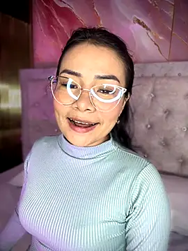 Snapshot of Rousse_blue chatting on October 7, 2025, 3:40 am Rousse blue online show from October 7, 2025, 3:40 am