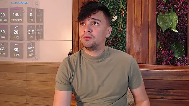 Snapshot of Edward_max chatting on October 18, 2025, 3:41 am Edward max online show from October 18, 2025, 3:41 am