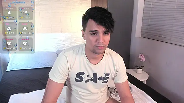 Snapshot of Edward_max chatting on October 14, 2025, 3:51 am Edward max online show from October 14, 2025, 3:51 am