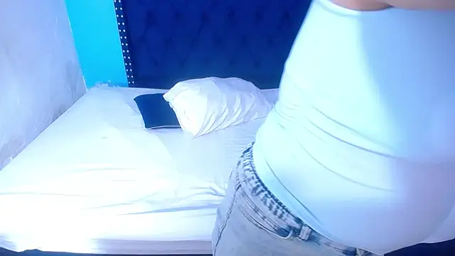 kinky redhead18 online show from November 7, 2025, 1:48 pm