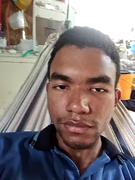 Reynold2608 online show from November 28, 2025, 7:58 pm