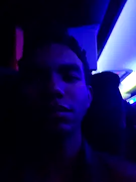 Reynold2608 online show from April 25, 2026, 2:25 am