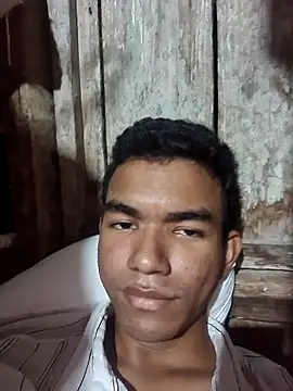 Reynold2608 online show from December 22, 2025, 2:33 am