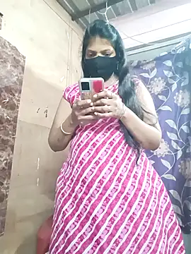 Snapshot of queensenorita chatting on September 30, 2025, 5:30 pm queensenorita online show from September 30, 2025, 5:30 pm