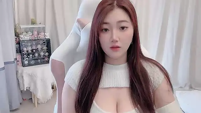 Snapshot of Stars_Elyn chatting on December 18, 2024, 5:04 am Stars Elyn online show from December 18, 2024, 5:04 am