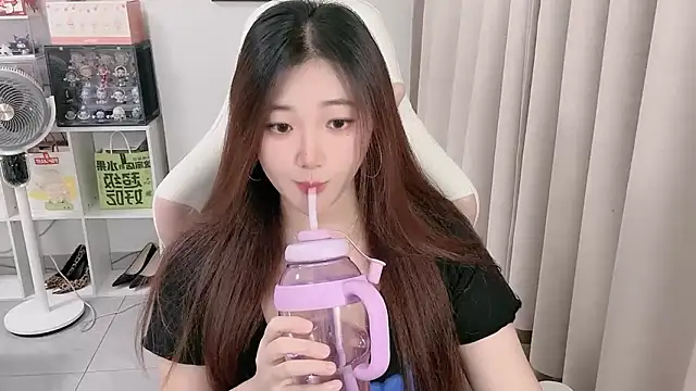 Snapshot of Stars_Elyn chatting on September 28, 2025, 1:07 pm Stars Elyn online show from September 28, 2025, 1:07 pm