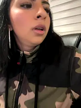 Snapshot of Hilary_pinkk chatting on October 12, 2025, 2:24 am Hilary pinkk online show from October 12, 2025, 2:24 am