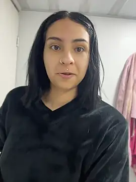 Hilary pinkk online show from April 19, 2026, 10:12 pm