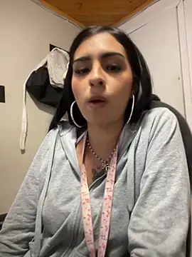 Snapshot of Hilary_pinkk chatting on October 15, 2025, 1:59 am Hilary pinkk online show from October 15, 2025, 1:59 am