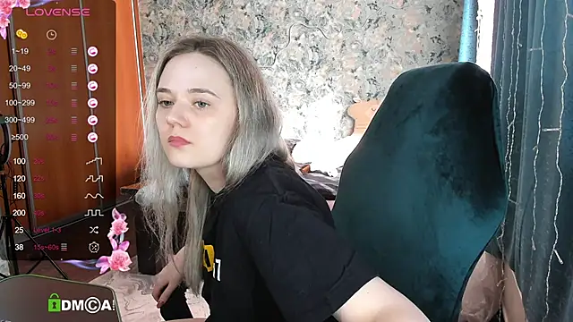 Snapshot of Your_small_bunny chatting on March 10, 2025, 9:12 am Your small bunny online show from March 10, 2025, 9:12 am