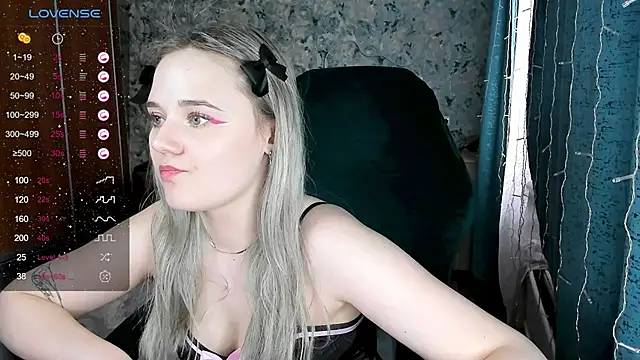 Snapshot of Your_small_bunny chatting on February 1, 2025, 9:11 am Your small bunny online show from February 1, 2025, 9:11 am