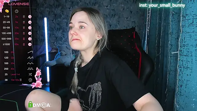 Snapshot of Your_small_bunny chatting on September 23, 2025, 2:07 am Your small bunny online show from September 23, 2025, 2:07 am