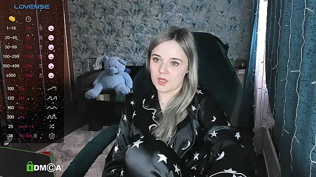 Snapshot of Your_small_bunny chatting on February 19, 2025, 4:23 am Your small bunny online show from February 19, 2025, 4:23 am