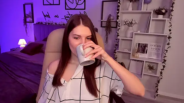 Snapshot of BellaSweetHeart chatting on February 24, 2025, 1:31 pm BellaSweetHeart online show from February 24, 2025, 1:31 pm