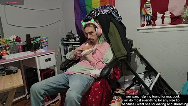 Snapshot of tallnerdyguy chatting on September 19, 2025, 2:37 am tallnerdyguy online show from September 19, 2025, 2:37 am