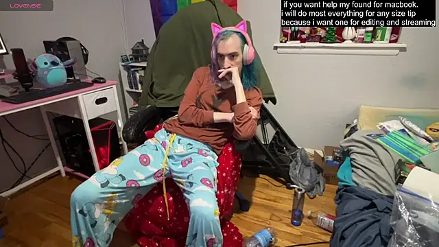 tallnerdyguy online show from March 7, 2025, 2:04 am