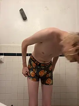 Snapshot of tallnerdyguy chatting on September 28, 2025, 8:49 pm tallnerdyguy online show from September 28, 2025, 8:49 pm