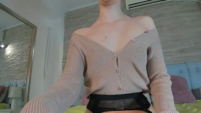 LaurynCopper online show from February 12, 2025, 6:29 am