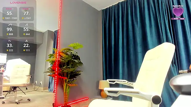 Snapshot of LaurynCopper chatting on October 6, 2025, 6:03 am LaurynCopper online show from October 6, 2025, 6:03 am