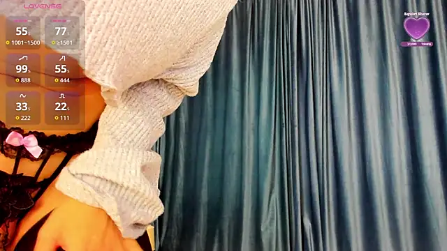 Snapshot of LaurynCopper chatting on October 10, 2025, 6:14 am LaurynCopper online show from October 10, 2025, 6:14 am