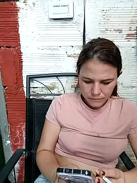 Snapshot of EvelyneClark chatting on February 3, 2025, 8:03 pm EvelyneClark online show from February 3, 2025, 8:03 pm