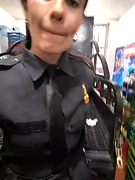 Snapshot of Alysson-- chatting on September 28, 2025, 1:40 pm Alysson-- online show from September 28, 2025, 1:40 pm