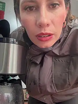 Snapshot of Alysson-- chatting on October 8, 2025, 3:35 pm Alysson-- online show from October 8, 2025, 3:35 pm