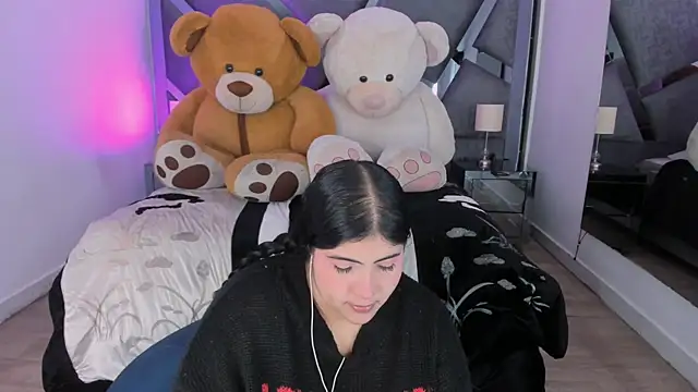 Snapshot of AmberiniHoffman chatting on October 17, 2025, 12:18 pm AmberiniHoffman online show from October 17, 2025, 12:18 pm