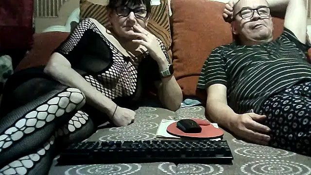 Snapshot of AlanaLaDream chatting on October 16, 2025, 7:55 pm AlanaLaDream online show from October 16, 2025, 7:55 pm