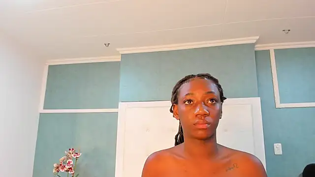 Khenta Michells online show from September 18, 2025, 10:51 am