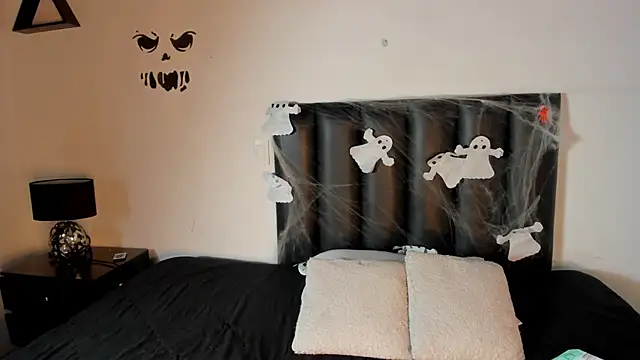 Khenta Michells online show from October 25, 2025, 10:14 am