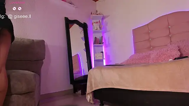 Snapshot of Gisell_s chatting on October 3, 2025, 8:32 pm Gisell s online show from October 3, 2025, 8:32 pm