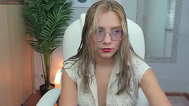 Mia Sanchez01 online show from December 2, 2024, 11:35 pm