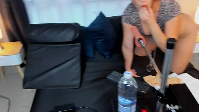 Snapshot of divine_sin chatting on October 16, 2025, 7:44 pm divine sin online show from October 16, 2025, 7:44 pm