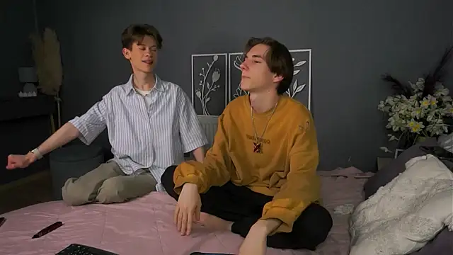 Snapshot of AndrewwCarter2 chatting on January 9, 2026, 7:43 pm AndrewwCarter2 online show from January 9, 2026, 7:43 pm