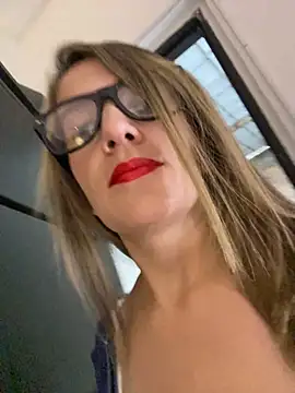 gwen ashly online show from April 7, 2026, 8:54 pm