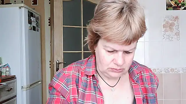 Snapshot of Ettie_Tonia chatting on March 19, 2025, 9:28 am Ettie Tonia online show from March 19, 2025, 9:28 am