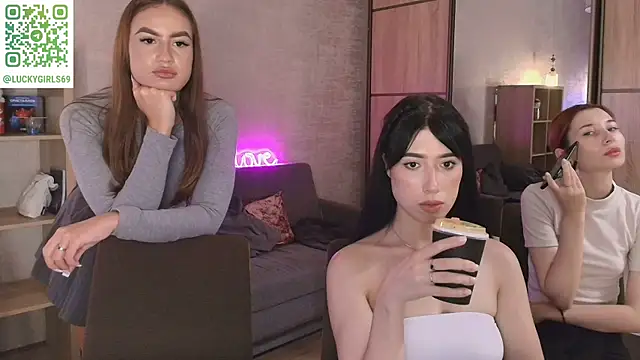 Snapshot of KeithTown chatting on October 9, 2025, 5:24 pm KeithTown online show from October 9, 2025, 5:24 pm