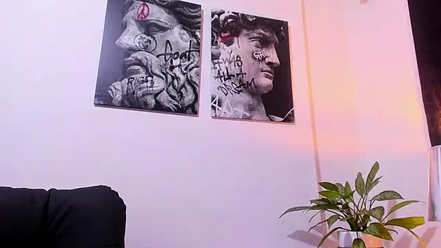 CruzVega online show from September 18, 2025, 12:57 am